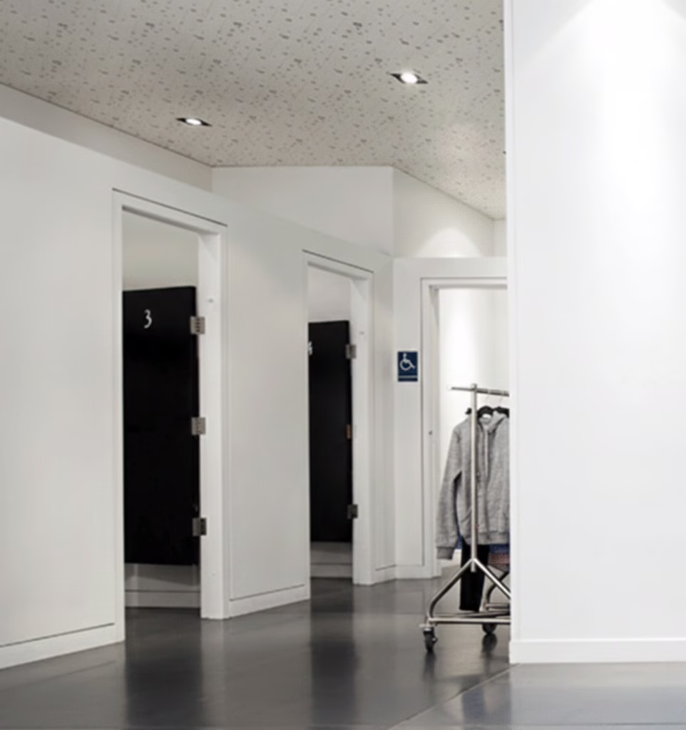 Benjamin Moore สีทาภายในทนรอยขีดข่วน สำหรับโถงทางเดิน พื้นที่ที่มีการสัญจรตลอดเวลา ห้องแต่งตัว ห้างสรรพสินค้า