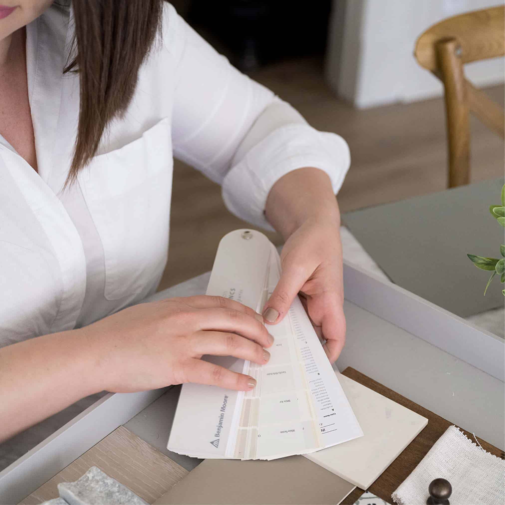 ผู้เชี่ยวชาญให้คำปรึกษาการเลือกเฉดสีทาบ้าน Benjamin Moore